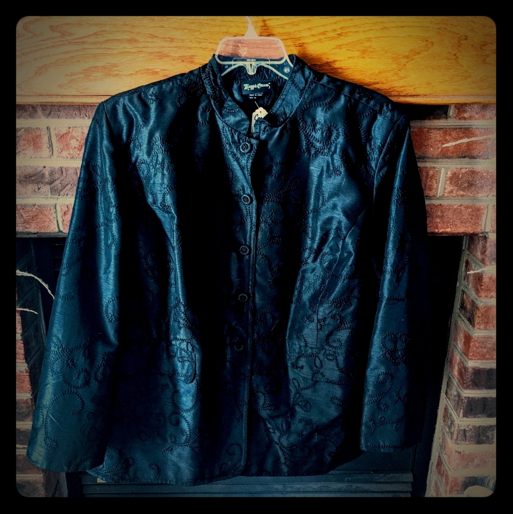 Maggie Barnes brand black embroidered blazer 2X